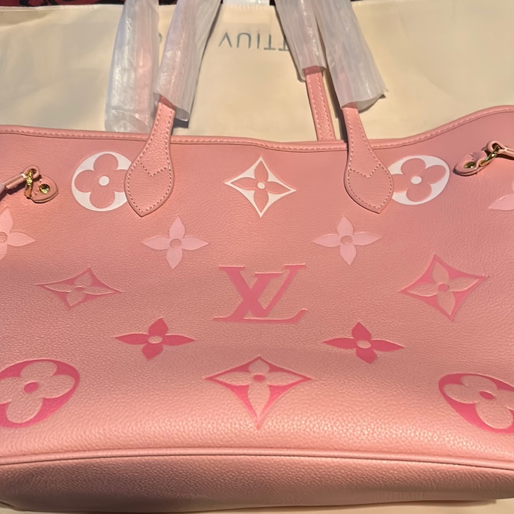 Brand new INSPIRED Louis v never full pink